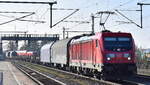DB Cargo AG, Mainz [D]  187 186  [NVR-Nummer: 91 80 6187 186-2 D-DB] und einem gemischten Güterzug am 27.03.25 Höhe Bahnhof Niederndodeleben.