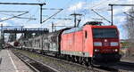 DB Cargo AG, Mainz [D]  185 151-8  [NVR-Nummer: 91 80 6185 151-8 D-DB] und einem gemischten Güterzug am 01.04.25 Höhe Bahnhof Niederndodeleben.