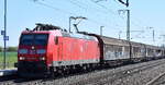DB Cargo AG, Mainz [D] mit ihrer  185 039-5  [NVR-Nummer: 91 80 6185 039-5 D-DB] und ein gemischter Güterzug am 21.04.26 Höhe Bahnhof Rodleben.