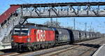 ÖBB-Produktion GmbH, Wien [A] mit ihrer Vectron  1293 177  [NVR-Nummer: 91 81 1293 177-2 A-ÖBB] und einem Getreidezug am 03.04.25 Höhe Bahnhof Saarmund.