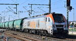 Havelländische Eisenbahn AG, Berlin-Spandau [D]  mit ihrer Eurodual Lok  159 010  [NVR-Nummer: 90 80 2159 010-8 D-HVLE] und einem Getreidezug am 19.03.26 Höhe Bahnhof Rodleben.