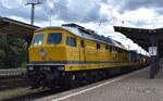 DB Bahnbau Gruppe GmbH, Berlin mit ihrer Ludmilla  232 223-8  (NVR:  92 801232 223-8 D-DB ) u.