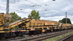 STRABAG BMTI Rail Service GmbH mit einer von mehreren P&T MFS 100 Materialförder- und Siloeinheiten (im Bild:  99 80 9552 505-6 D-BRS ) mit Schutzwagen als Begleitmaschinen der der P&T RM 900 VB