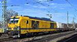 DB Bahnbau Gruppe GmbH, Berlin [D] mit ihrer Vectron Dual Mode Light Lok  249 052  [NVR-Nummer: 90 80 2249 052-2 D-DBBBG] mit zwei Drehgestell-Flachwagen mit Werkzeug u.a.