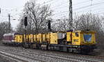 SPENO International SA Schienenschleifeinheit RR 24 MC 6 am Haken von  223 154-6  am 09.03.26 Durchfahrt Bahnhof Saarmund.