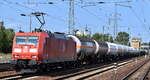 DB Cargo AG, Mainz [D] mit ihrer   185 071-8  [NVR-Nummer: 91 80 6185 071-8 D-DB] und einem gemischten Kesselwagenzug Richtung Rbf.