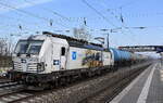 ČD Cargo a.s., Praha [CZ] mit ihrer Vectron  383 022-1  [NVR-Nummer: 91 54 7383 022-1 CZ-CDC] und  einem Kesselwagenzug am 09.03.26 Höhe Bahnhof Saarmund.