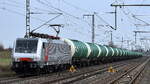 NeS - Netzwerkbahn Sachsen GmbH mit der geleasten Akiem Lok  189 210  [NVR-Nummer: 91 80 6189 210-8 D-AKIEM] und einem Kesselwagenzug (Dieselkraftstoff) am 24.03.26 Höhe Bahnhof Rodleben.