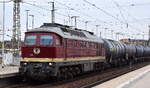 LEG - Leipziger Eisenbahnverkehrsgesellschaft mbH, Leipzig mit ihrer Ludmilla  132 109-0  [NVR-Nummer: 92 80 1232 109-9 D-LEG] und einem Kesselwagenzug (leer) Richtung Stendell am 13.04.26 Durchfahrt