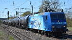RBH Logistics GmbH, Gladbeck [D] mit der angemieteten  145 009  [NVR-Nummer: 91 80 6145 009-7 D-DB] und einem Kesselwagenzug am 22.04.26 Höhe Bahnhof Saarmund.