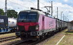 LAUDE SMART INTERMODAL S.A., Toruń [PL] mit ihrer Vectron  5370 034-8  [NVR-Nummer: 91 51 5370 034-8 PL-LAU] mit einem Gannzug firmeneigener Containertragwagen mit Wechselbehältern mit Plane