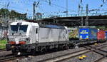 TX Logistik AG, Bad Honnef [D] mit ihrer Vectron  7193 307  [NVR-Nummer: 91 80 7193 307-4 D-TXL] und einem KLV-Zug am 23.06.26 H�he Bahnhof Hamburg-Harburg.