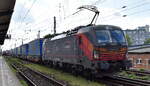 LOKORAIL, a.s., Bratislava [SK] mit der geleasten Rolling Stock Lease s.r.o  Vectron  383 223  [NVR-Nummer: 91 56 6383 223-5 SK-RAILL] und einem KLV-Zug am 10.07.26 H�he Bahnhof Magdeburg Neustadt.