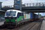 FPL - Freightliner PL Sp. z o.o., Warszawa [PL] mit der geleasten ELL Vectron  193 880  [NVR-Nummer: 91 80 7193 880-0 D-ELOC] und einem KLV-Zug Richtung Rostock Seehafen am 30.06.26 Durchfahrt Bahnhof Berlin Hohensch�nhausen.