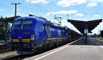 HSL Logistik GmbH, Hamburg [D] mit der geleasten BRCE Vectron  X4 E - 801  [NVR-Nummer: 91 80 7193 801-6 D-DISPO] und einem PKW-Transportzug am 10.07.25 Durchfahrt Bahnhof Magdeburg-Neustadt.