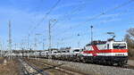 DeltaRail GmbH, Frankfurt (Oder) mit ihrer  212 001-2  (NVR:  91 80 6143 001-6 D-DELTA ) und einem Nutzfahrzeug-Transportzug (fabrikneuen VW-Transporter aus polnischer Produktion) am 02.03.26