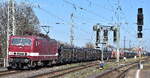 DeltaRail GmbH, Frankfurt (Oder) mit ihrer  243 179-9  (NVR:  91 80 6143 179-0 D-DELTA ) und einem Nutzfahrzeug-Transportzug (fabrikneue VW Transporter aus polnischer Produktion) am 03.03.26 Höhe