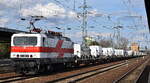 DeltaRail GmbH, Frankfurt (Oder) mit ihrer  212 001-2  (NVR:  91 80 6143 001-6 D-DELTA ) und einem Nutzfahrzeug-Transportzug (fabrikneuen VW-Transporter aus polnischer Produktion) am 11.03.26