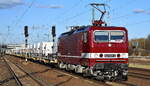 DeltaRail GmbH, Frankfurt (Oder)mit ihrer  243 069-2  (NVR:  91 80 6143 069-3 D-DELTA ) und einem Nutzfahrzeug-Transportzug (fabrikneuen VW-Transporter aus polnischer Produktion) am 17.03.26 Höhe