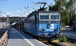 ČD Cargo a.s., Praha [CZ] mit ihrer Mehrsystemlok  372 007-5  (NVR:  CZ-CDC 91 54 7 372 007-5 ) und einem PKW-Transportzug (fabrikneue Skoa Modelle) zur �bergabe Falkenberg (Elster) am 24.06.26 Durchfahrt Bahnhof Falkenberg (Elster).