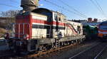 Eine polnische Mietlok der ASPEKT PRZEDSIEBIORSTWO HANDLOWO-USŁUGOWE, die  SM42-2644  (NVR:  92 51 3 620 552-1 PL-ASPWR ) mit Schotterzug am 18.03.26 Durchfahrt Bahnhof Kostrzyn nad Odrą