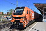 BBL Logistik GmbH, Hannover [D] mit der geleasten ELP Eurodual Lok  BBL 31 / 2159 247-6 , Name:  Hersbruck  [NVR-Nummer: 90 80 2159 247-6 D-ELP] und einem Schotterzug am 28.04.26 Durchfahrt Bahnhof Magdeburg Neustadt.