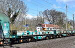 Belgischer Drehgestell-Flachwagen mit vier Radsätzen und Lademulden für Coiltransporte vom Einsteller Lineas Group SA/NV mit der Nr.