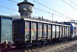 Drehgestell-Hochbordwagen der Fa. QEMETICA Cargo Sp. z o.o. mit bulgarischer Registrierung mit der Nr. 33 RIV 52 BG-TRSOD 537 0402-7 Eaos in einem Ganzzug am 18.03.26 Durchfahrt Bahnhof Kostrzyn nad Odrą (Polen).