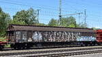 Schiebewandwagen mit vier Rads�tzen, zweiteiligen Aluminium-Schiebew�nden und acht verriegelbaren Trennw�nden der DB Cargo mit der Nr. 31 RIV 80 D-DB 2777 000-3 Habbills 346 in einem gemischten Zug am 18.05.26 H�he Bahnhof Magdeburg-Hbf.