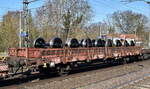 Zweiachsiger Flachwagen für den Radsatztransport ohne Bremsscheiben der Gattung Kkks-t 447 der DB Cargo AG mit der Nr.