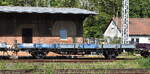 Zweiachsiger Flachwagen der Fa. Gleisbau Sobrodt GmbH mit der Nr. D-GBS 23 80 3300 072-6 abgestellt H�he Bahnhof Frankfurt/Oder, 19.05.26