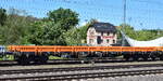 Drehgestell-Flachwagen vom Einsteller ERR European Rail Rent GmbH vermietet an Spitzke SE mit der Nr. 37 TEN GE 80 D-ERR 3988 970-4 Rens2 in einem Ganzzug am 18.05.26 H�he Bahnhof Magdeburg-Hbf.