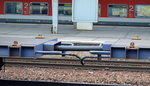 Diese Wageneinheiten sind nur mit diesen flexiblen starren Lenkstangen miteinander verbunden, interessante einfache Lösong des niederländischen Einsteller RailReLease BV aus Rotterdam