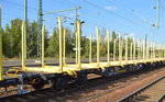 Diese fabrikneuen Wagen wurde gerade zum Sichtungszeitpunkt des Zuges auch auf der InnoTrans 2016 präsentiert, es sind Drehgestell-Flachwagen mit Niederbindeeinrichtungen vom Einsteller