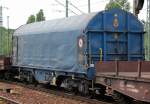 Ein Schiebeplanenwagen f�r Coiltransporte mit blauer Plane vom Typ Sfhimmns 732 eingestellt mit der Nr.