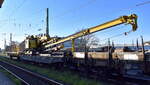 Drehgestell-Flachwagen der DB Cargo im Einsatz für die DB Bahnbau Gruppe mit der Nr.