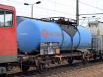 Interessanter kleiner blauer Kesselwagen mit zwei Rads�tzen vom Einsteller ERMEWA SAS aus Berlin mit der Nr.