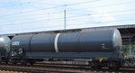 Auffällig länger und mit mehr Fassungsvolumen, dieser GATX Kesselwagen mit deutscher Registrierung mit der Nr.
