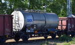 Zweiachsiger Kesselwagen vom Einsteller GATX Rail Germany GmbH mit der Nr.