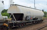 Drehgestell-Staubgutwagen vom Einsteller VTG mit der Nr. 33 RIV 80 D-VTG 9325 160-5 Uacs (UN-Nr.: 40/1361 = Kohle oder Ruß, tierischen oder pflanzlichen Ursprungs) am 25.09.17 Bf. Flughafen Berlin-Schönefeld.  