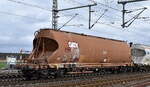 Drehgestell-Staubgutwagen vom Einsteller GATX Rail Germany GmbH mit der Nr.