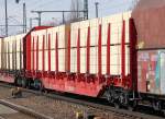 Drehgestellflachwagen mit vier Rads�tzen der DB mit Holzlattenpaletten beladen, eingestellt mit der Nr.
