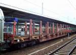 Drehgestellflachwagen mit vier Rads�tzen pro Seite 10 Doppelrungen und Stirnwandklappen der DB eingestellt mit der Nr.