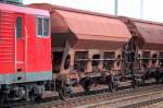 Gedeckter Sch�ttgutwagen mit zwei Rads�tzen und dosierbarer Schwerkraftentladung vom Typ Tds 932 der DB mit der Nr.