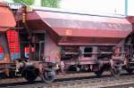 Gedeckter Sch�ttgutwagen mit zwei Rads�tzen und dosierbarer Schwerkraftentladung vom Typ Tds 942 der DB mit der Nr.