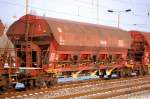 Dieser gedeckte Sch�ttgutwagen mit vier Rads�tzen vom Typ Tadgs-y 957 der DB dient lt.