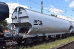 Drehgestell-Sch�ttgutwagen mit Schwenkdach und dosierbarer Schwerkraftentladung f�r Getreidetransporte vom Einsteller ATIR RAIL mit niederl�ndischer Registrierung mit der Nr. 33 TEN GE 84 NL-ATRR  0764 375-5 Tagnpps (1) in einem Getreidetransportzug am 10.07.26 H�he Bahnhof Magdeburg-Neustadt.