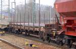 �sterreichischer Drehgestellflachwagen mit vier Rads�tzen und Rungen eingerstellt mit der Nr.