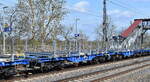 Drehgestell-Gelenkcontainertragwagen umfunktioniert mit Rungenaufsätzen vom slowakischen Einsteller Budamar Innovations, a.s.