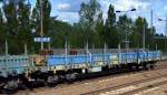 Polnischer Drehgestell-Flachwagen der PKP Cargo beladen mit Stahllatten mit der Nr.